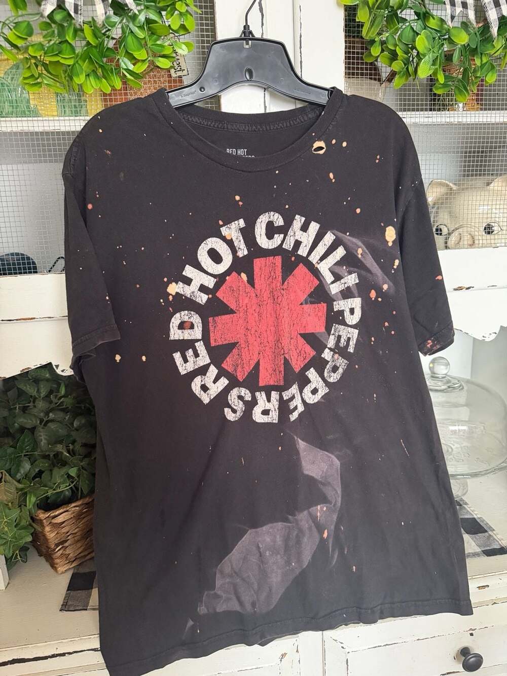 Red Hot Chili Peppers Band T-Shirt Size L Black Bleach Splatter